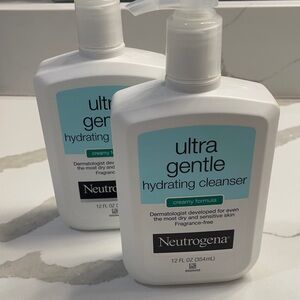 Neutrogena Ultra Gentle Hydrating Cleanser - White and Teal